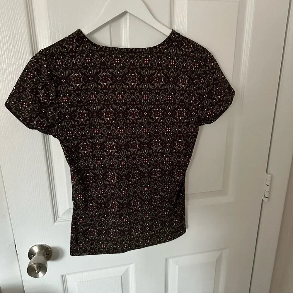Patterned V-Neck Short Sleeve Shirt
